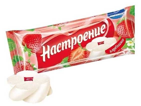 Мороженое с клубничным джемом