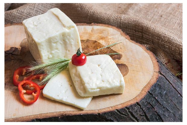 Сыр мягкий рассольный Любава Халуми с мятой 45% БЗМЖ, вес