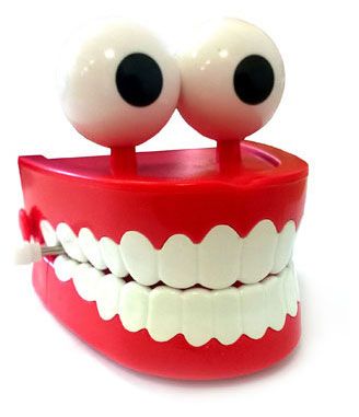 Заводная игрушка Зубы с глазами для равлечений 240₽