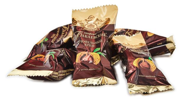 Конфеты Бабаевский Бабаевские трюфельный крем с цельным миндалем, вес