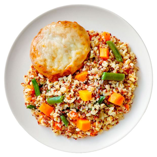 Котлета куриная АШАН amp Ozon fresh с моцареллой булгуром киноа и овощами 250 г 240₽