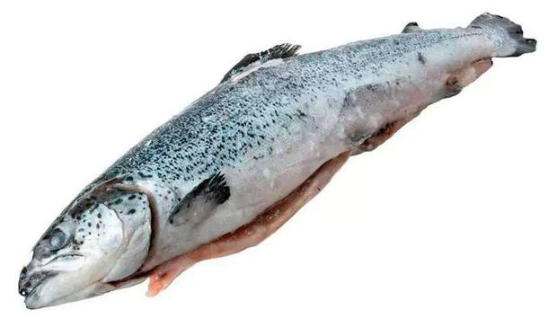 Лосось замороженный потрошеный с головой, вес