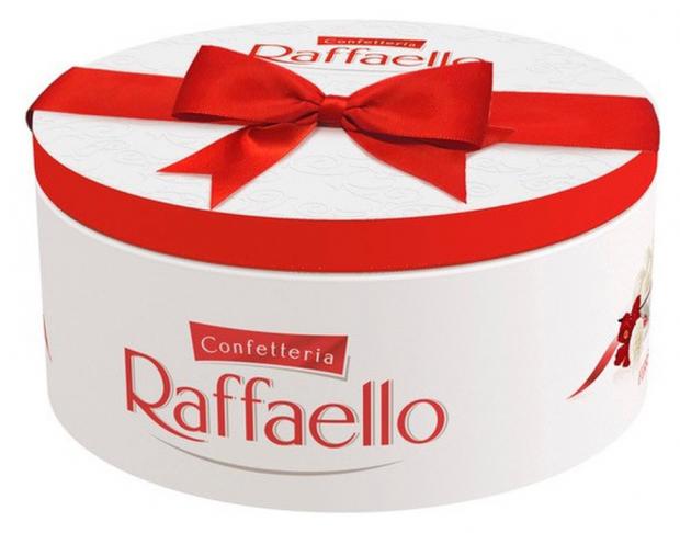 

Набор конфет Raffaello Торт с цельным миндальным орехом, 500 г
