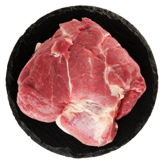 Лопатка свиная бескостная АШАН Фермерская охлажденная 18-22 кг 1 упаковка 2 кг 378₽