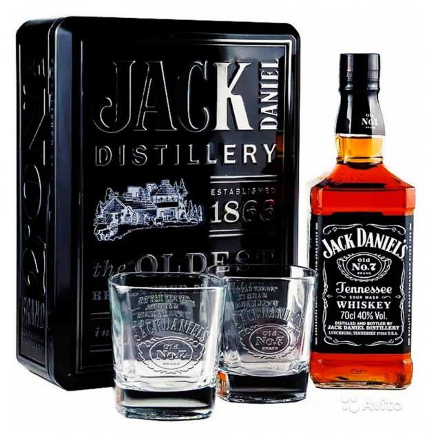 

Виски Jack Daniel's Tennessee в подарочной упаковке с двумя стаканами США, 0,7 л