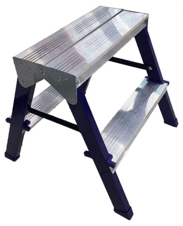 Стремянка двухступенчатая стальная 2 ступени 1223₽