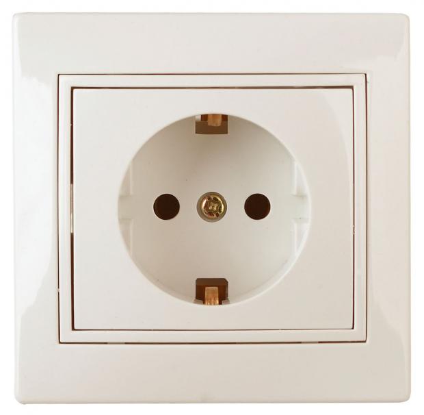 Розетка Intro 2PE Schuko Plano 1-202-02 16А-250В СУ 90₽