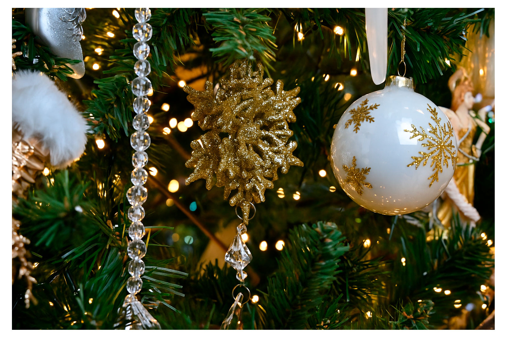 

Елочное украшение Золото театра Подвеска Цветы золотые пластик 8 см, 1 шт в ассортименте