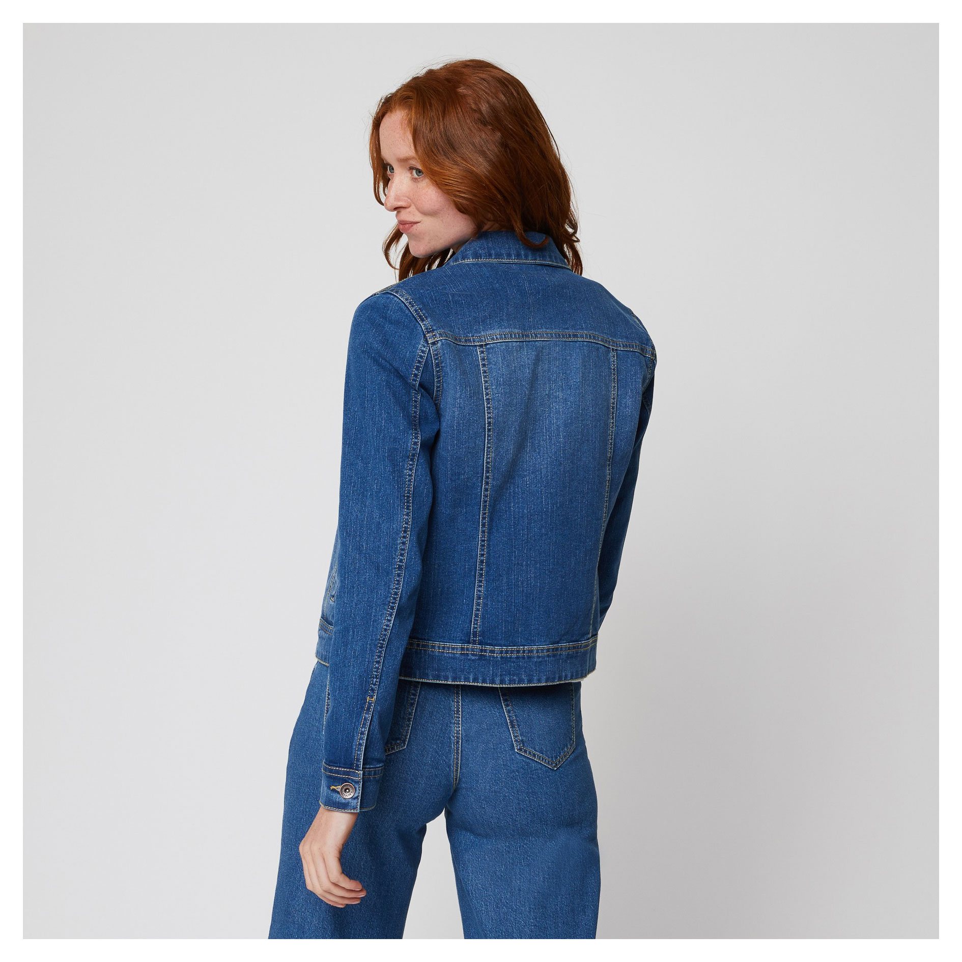 https://www.auchan.ru/files/original/37471701