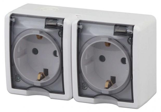 

Розетка Эра 11-2404-01 2x2P+E IP54 шторки 16A-250В ОУ белый