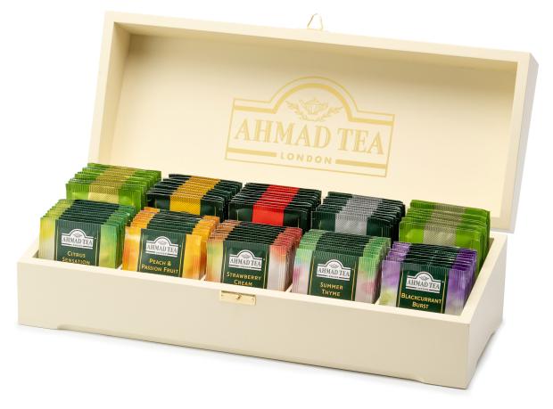 Чайное ассорти Ahmad Tea Коллекция Ahmad Tea в шкатулке из дерева в пакетиках, 190 г чайное ассорти ahmad tea ягодный микс 4 вкуса в пакетиках 24 шт 37 8 г